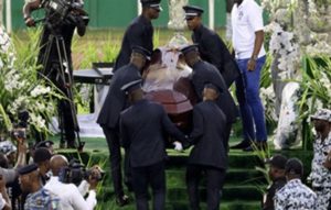 Read more about the article Ivory Coast bids singer DJ Arafat farewell, fans open his coffin