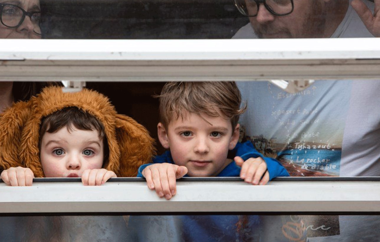 Read more about the article Coronavirus: Bedford Photographer captures ‘life through windows’