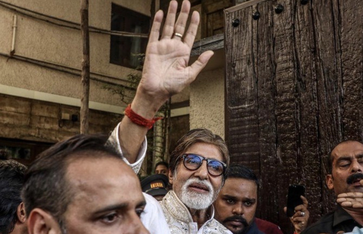 Read more about the article Bollywood megastar Bachchan hospitalized with COVID-19