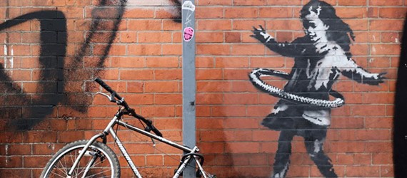 Read more about the article Banksy claims responsibility for mysterious new mural